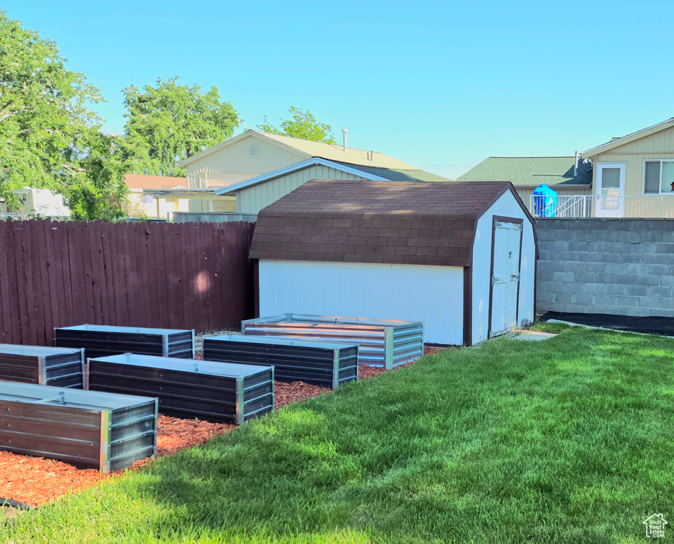 View of yard with a garden