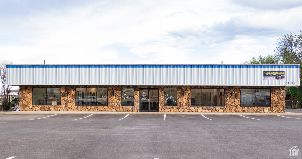 View of commercial property with uncovered parking