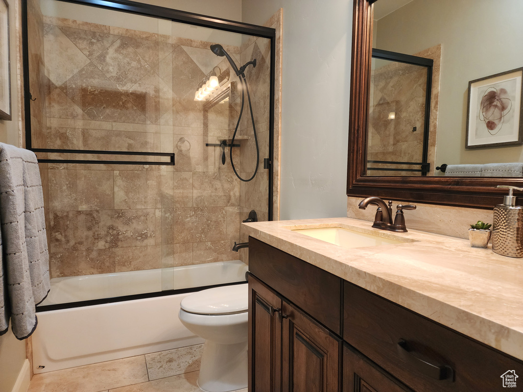 Full bath featuring vanity, toilet, and enclosed tub / shower combo