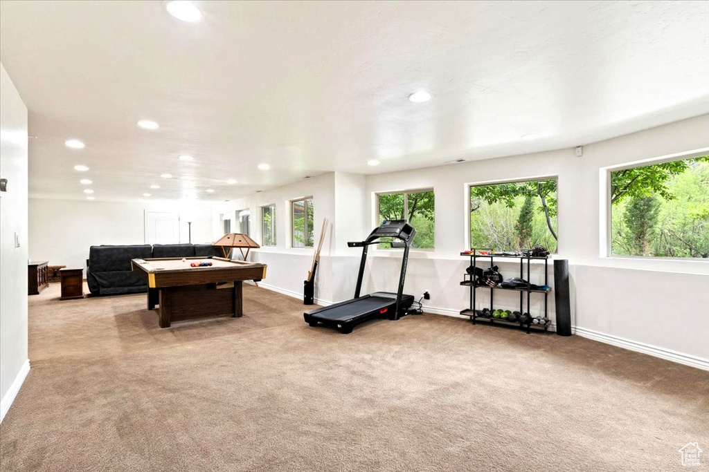 Recreation room with carpet, recessed lighting, and baseboards
