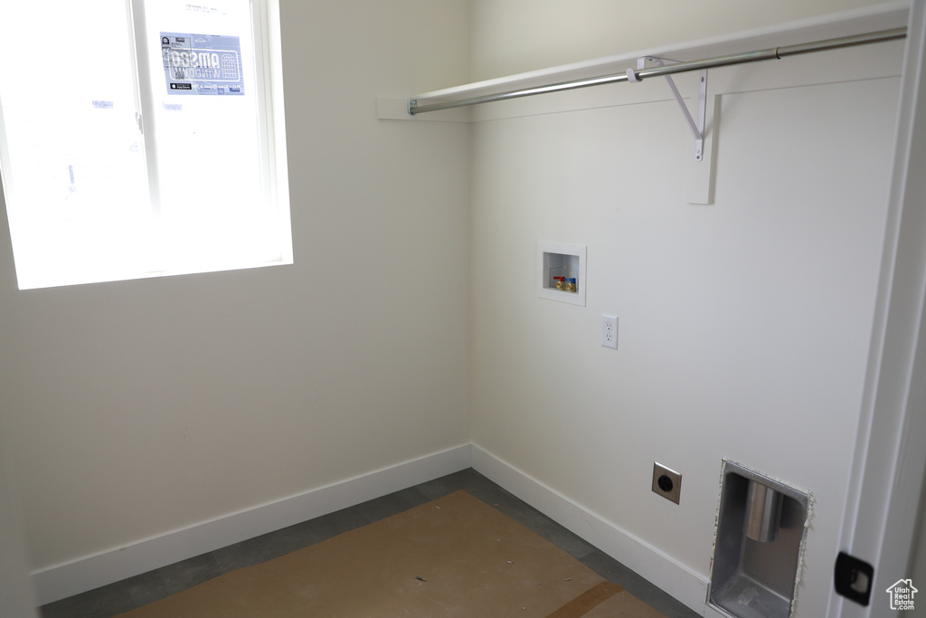 Washroom with washer hookup, hookup for an electric dryer, and baseboards