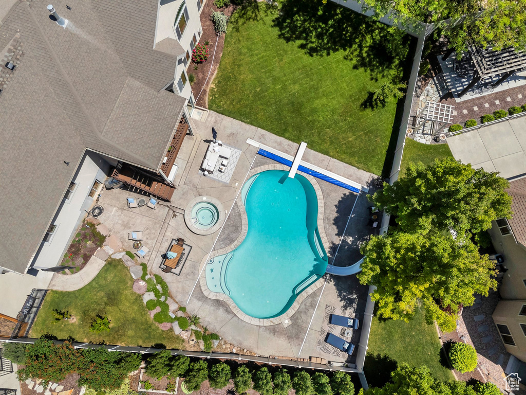 Bird's eye view of a pool area