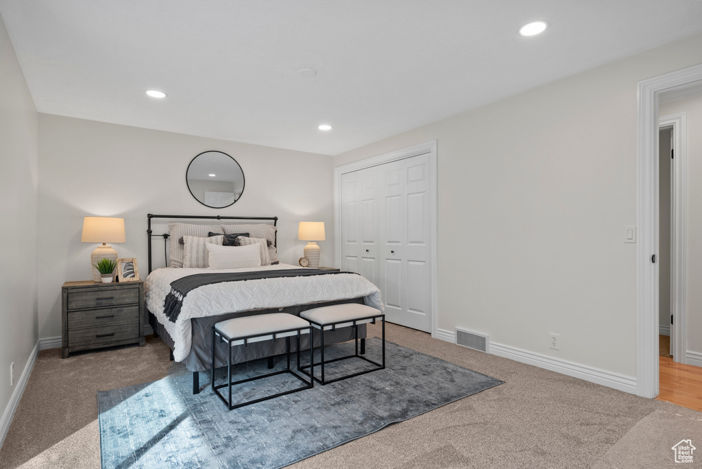 Bedroom featuring carpet floors, baseboards, recessed lighting, and a closet