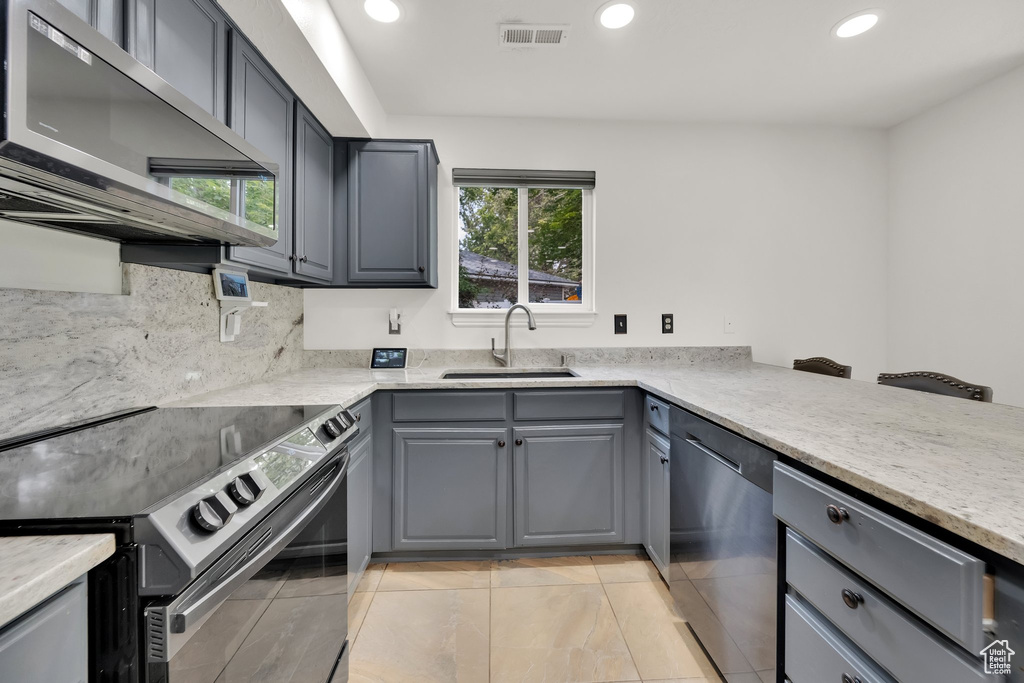 2553 W EVENING DOVE CIR West Valley City, UT 84119