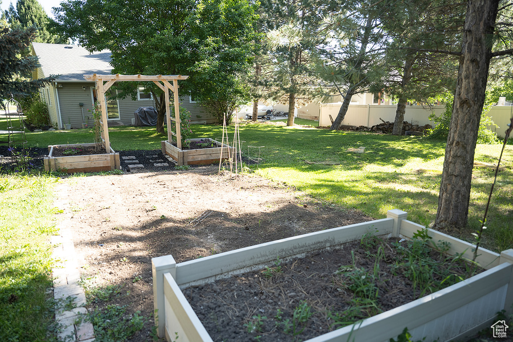View of yard with a garden