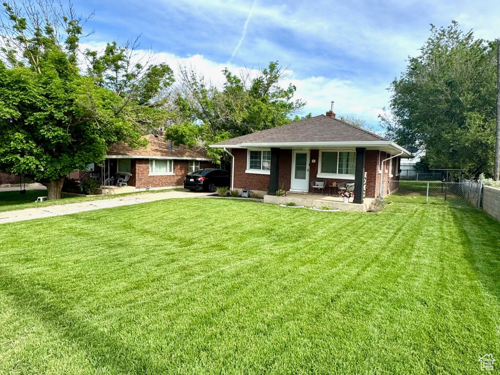 Ranch-style house featuring brick siding and driveway