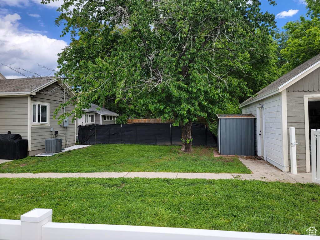 View of yard featuring central AC unit