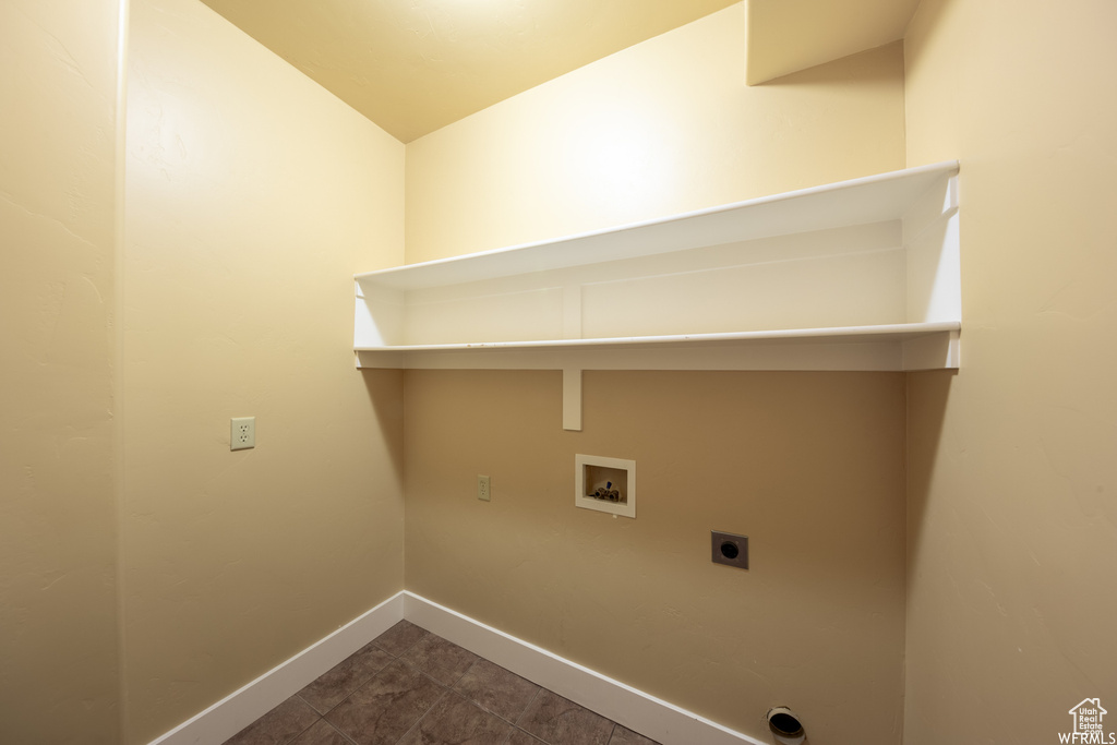Washroom featuring electric dryer hookup, hookup for a washing machine, and baseboards