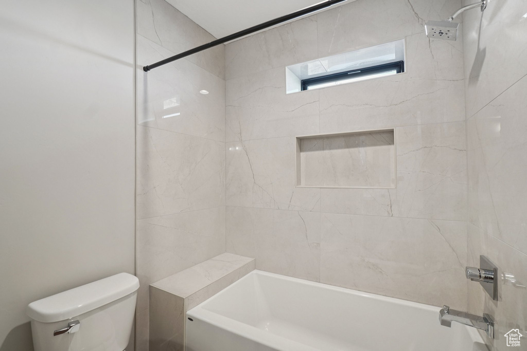 Full bath with toilet and shower / bathtub combination