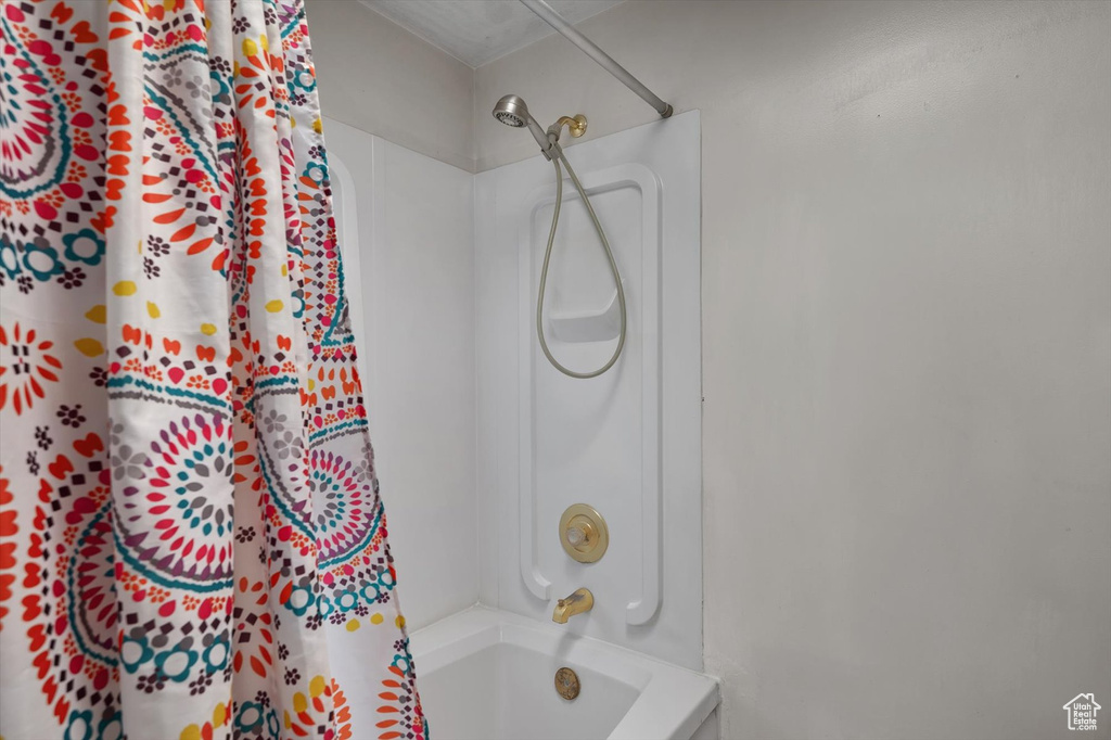 Bathroom with shower / tub combo with curtain