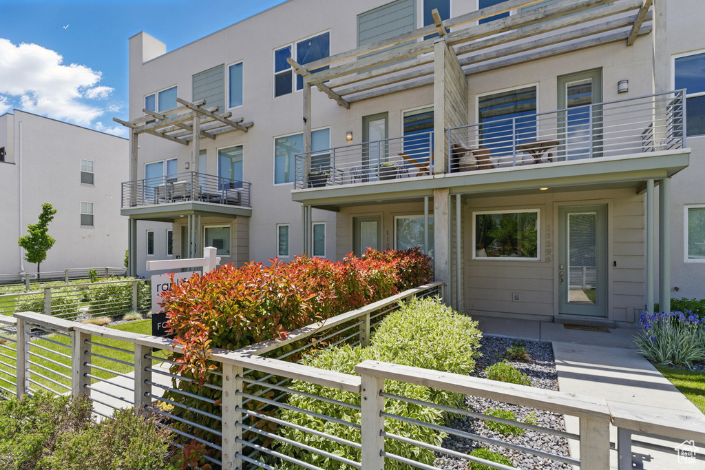 View of front facade featuring stucco siding