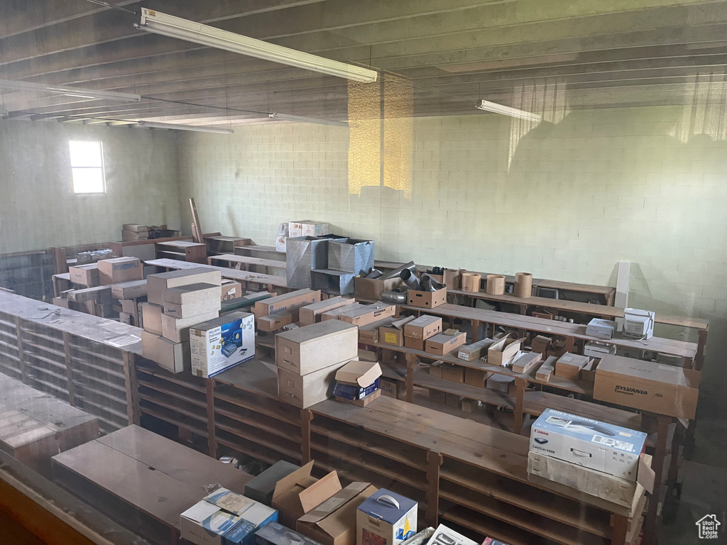 Miscellaneous room with concrete block wall