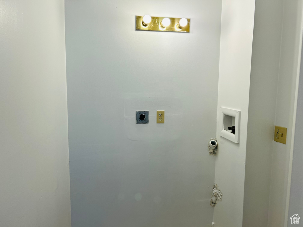 Laundry area featuring electric dryer hookup and washer hookup