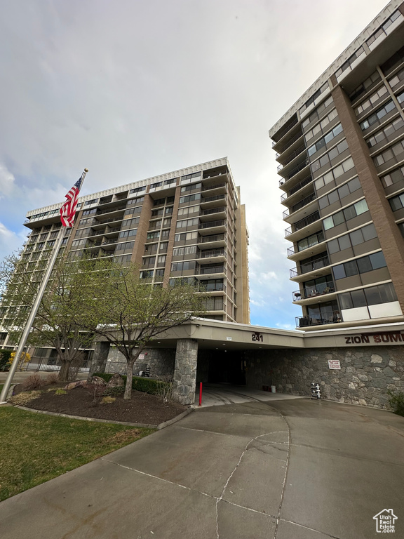 View of apartment building / complex