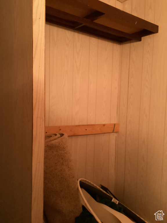Detailed view of wood walls