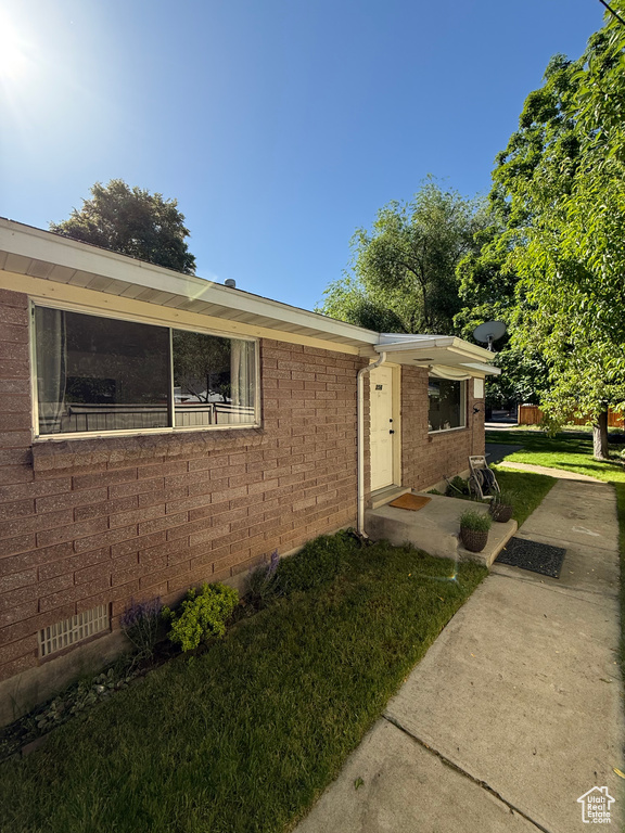 Ranch-style house with brick siding and a front lawn