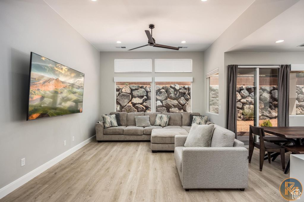 Living area featuring ceiling fan, light wood finished floors, baseboards, and recessed lighting