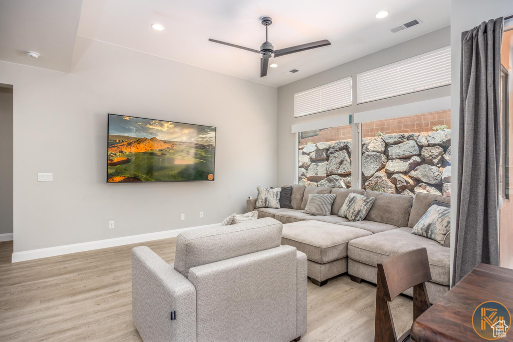 Living area with ceiling fan, light wood-type flooring, baseboards, and recessed lighting