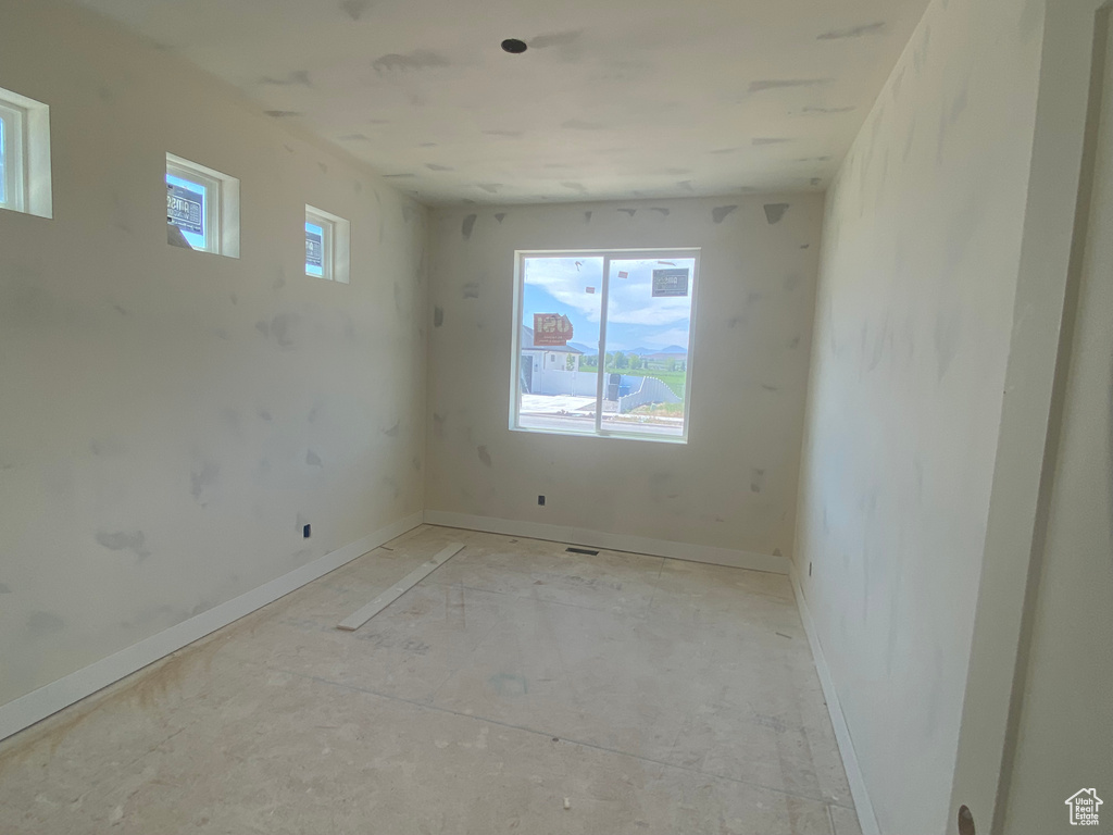 Spare room with baseboards