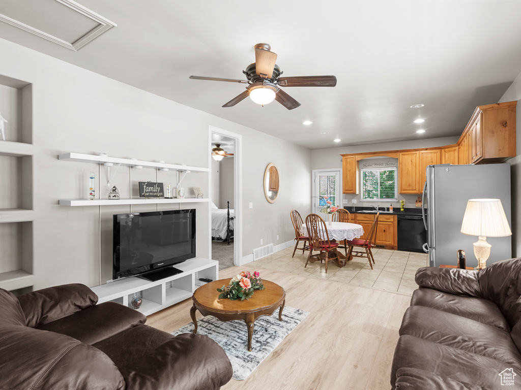Living area featuring ceiling fan, recessed lighting, light wood-style flooring, and baseboards
