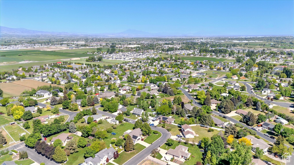 Aerial view of property and surrounding area with mountains