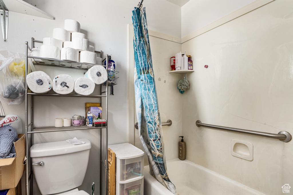 Full bath with shower / tub combo and toilet