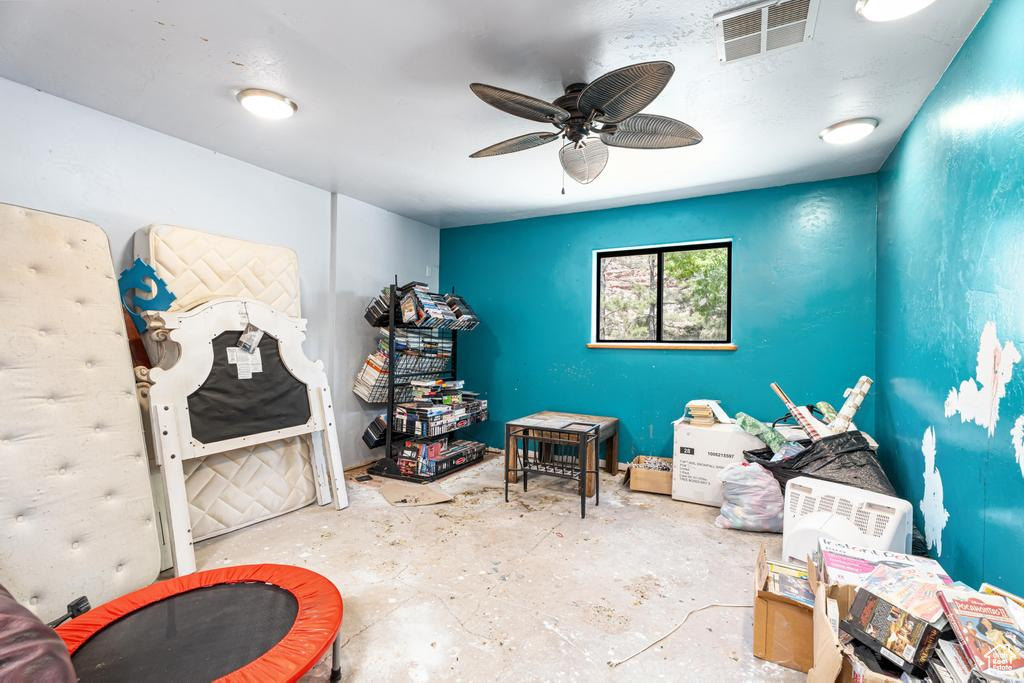 Miscellaneous room featuring concrete floors and ceiling fan