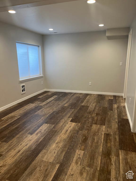 Spare room with dark wood-type flooring, recessed lighting, and baseboards