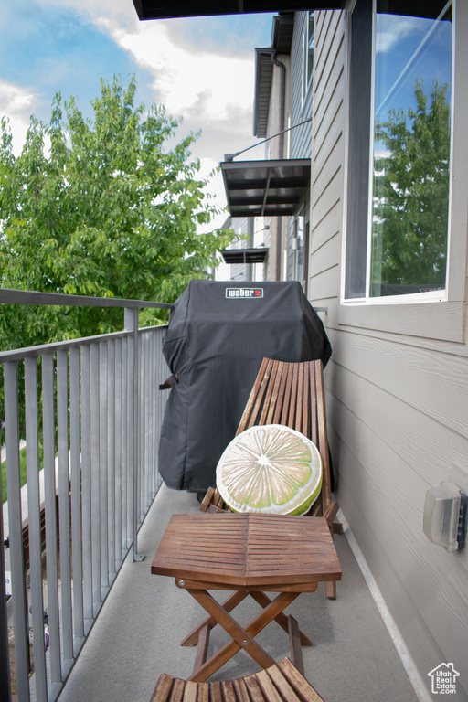 Balcony featuring grilling area