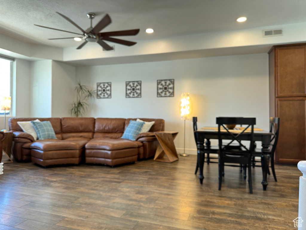Living room with dark wood-style flooring, ceiling fan, recessed lighting, and baseboards