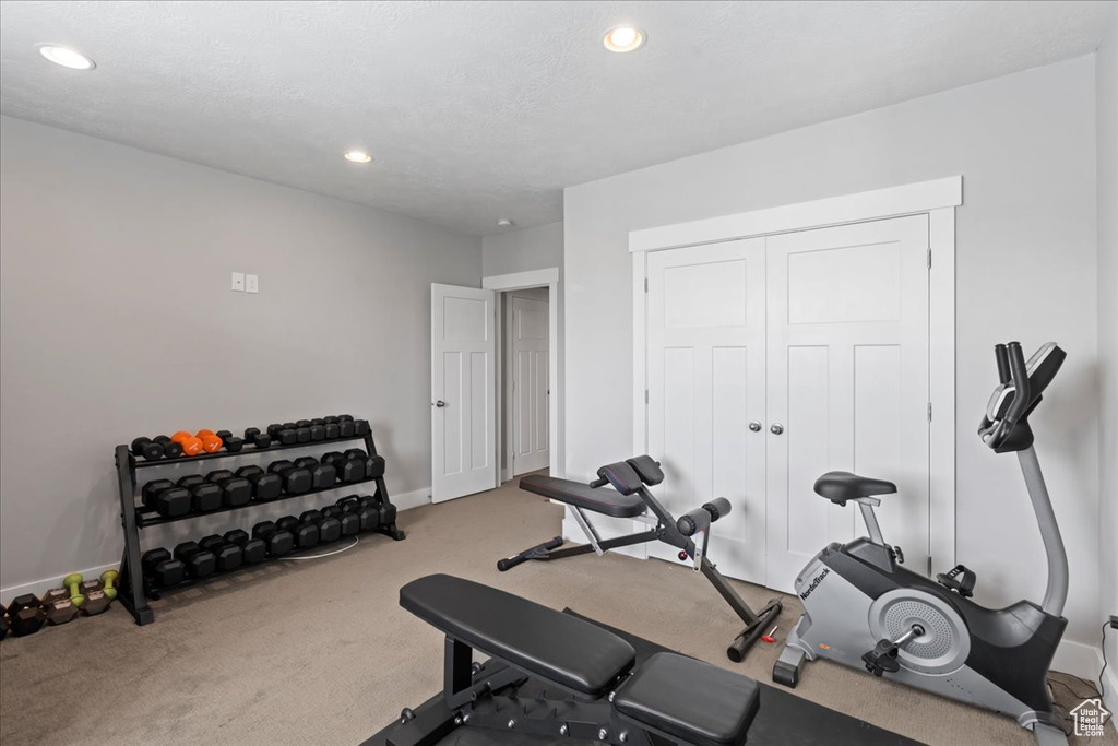 Exercise area featuring carpet, recessed lighting, and baseboards