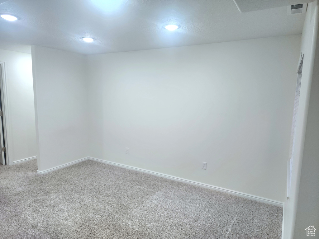 Carpeted spare room with recessed lighting and baseboards
