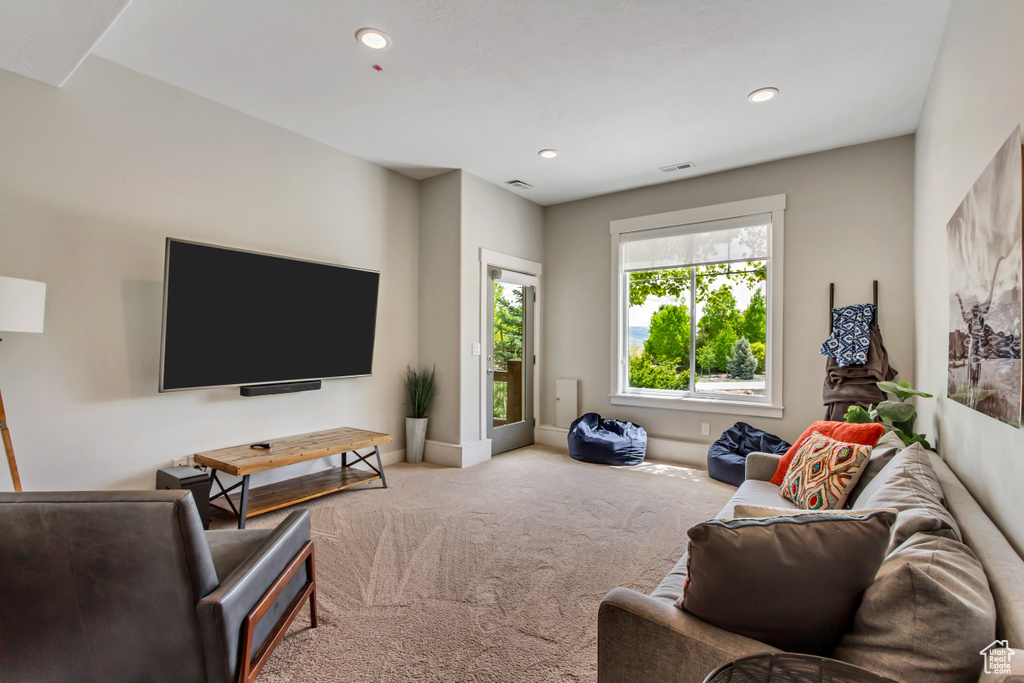 Living room featuring carpet flooring, recessed lighting, and baseboards