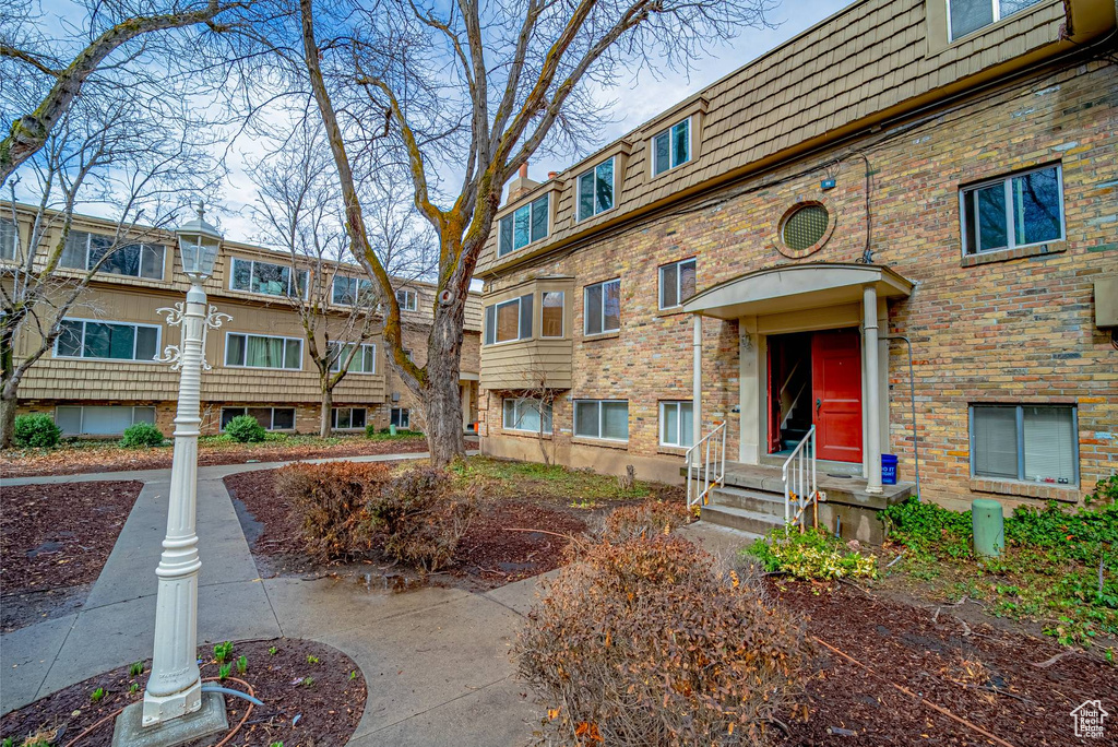 2220 E MURRAY HOLLADAY RD #218 Holladay, UT 84117