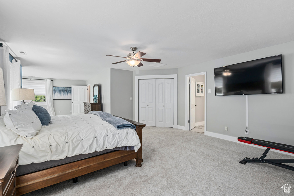 Bedroom featuring carpet floors, a closet, baseboards, and ceiling fan