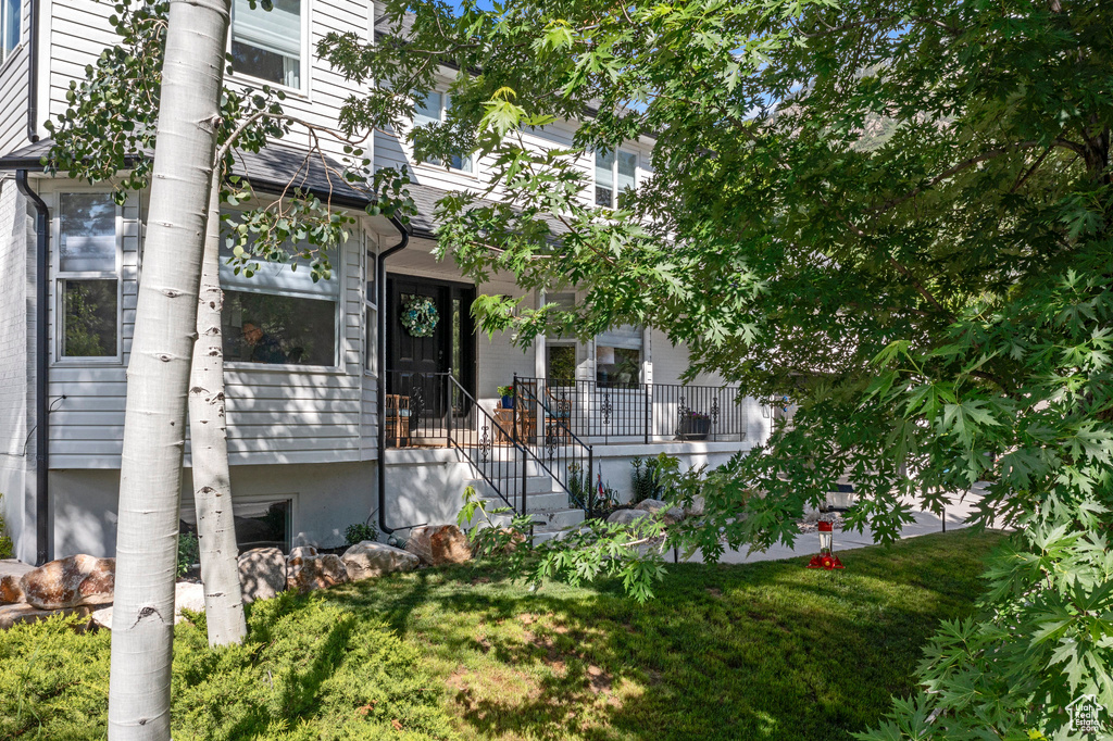 View of front of house featuring a front lawn