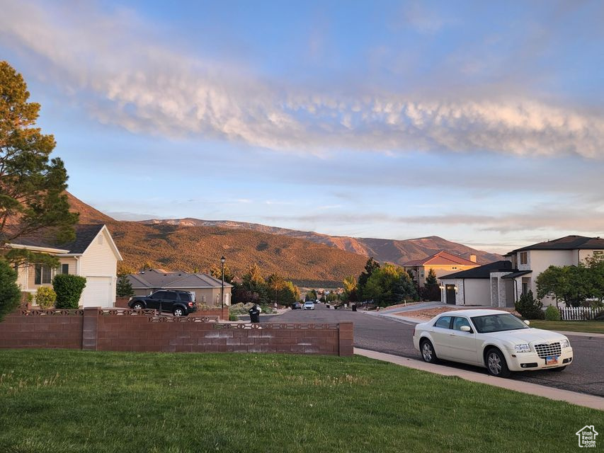 View of yard featuring a mountain view