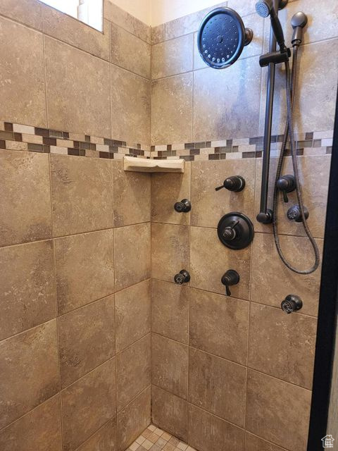 Bathroom featuring tiled shower