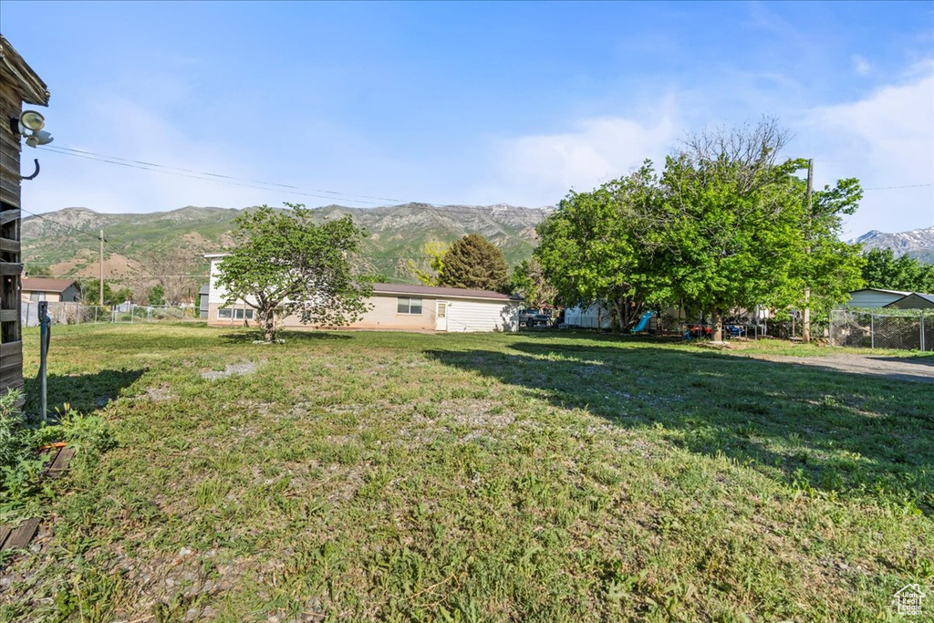 View of yard featuring a mountain view