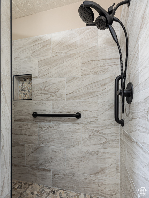 Full bath with tiled shower