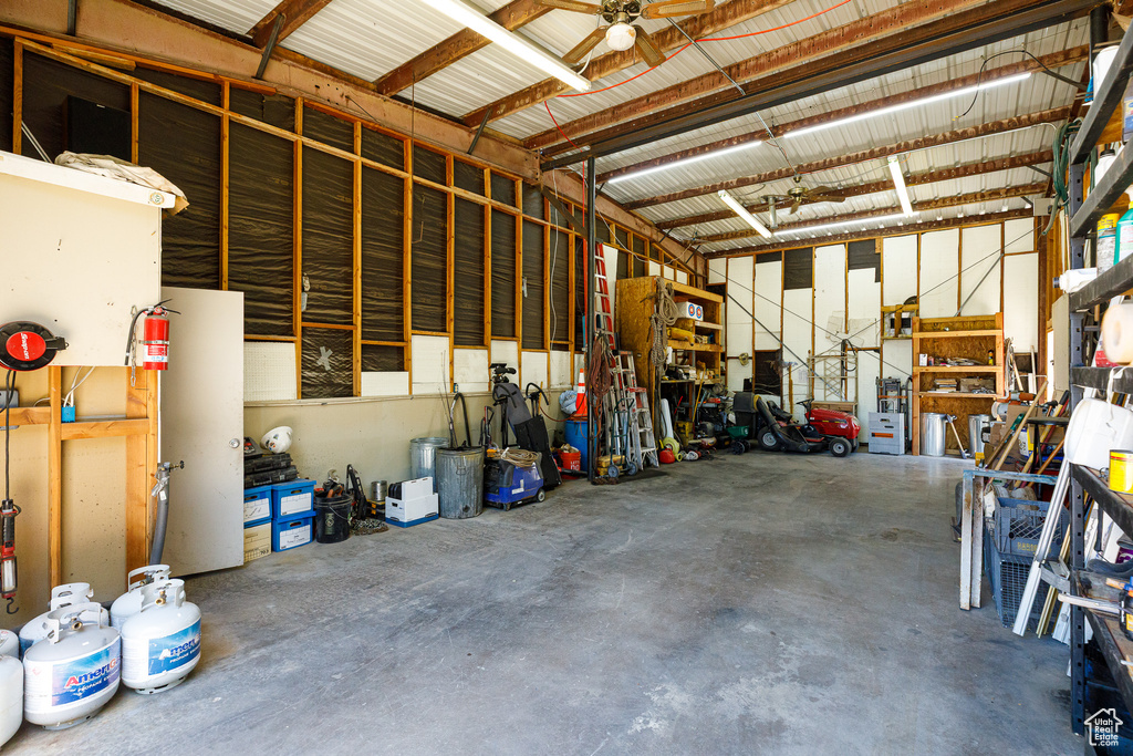 Garage with ceiling fan