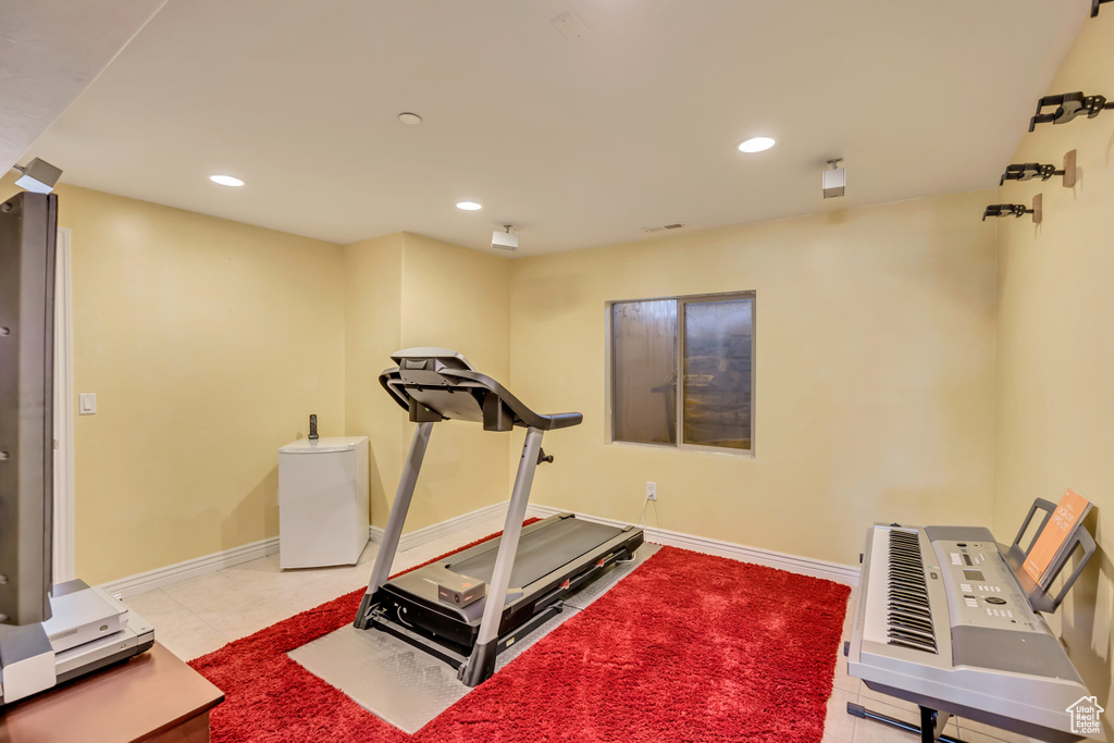 Workout room featuring recessed lighting, heating unit, and baseboards
