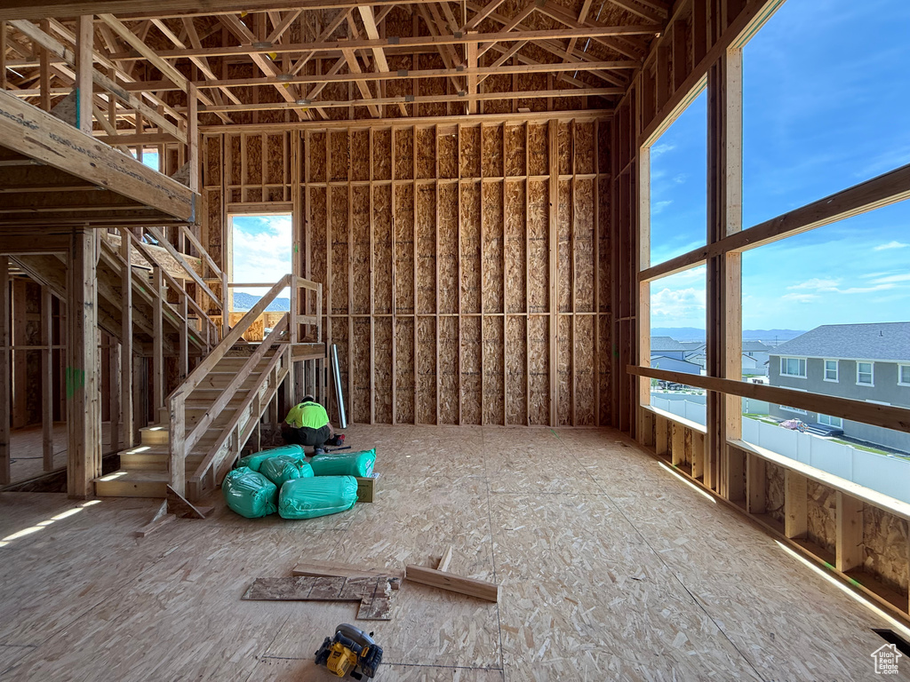 Miscellaneous room with plenty of natural light