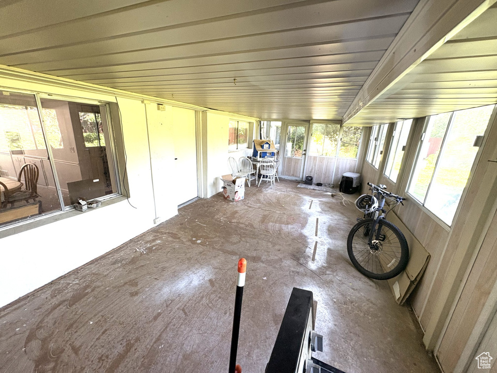 Sunroom / solarium with plenty of natural light
