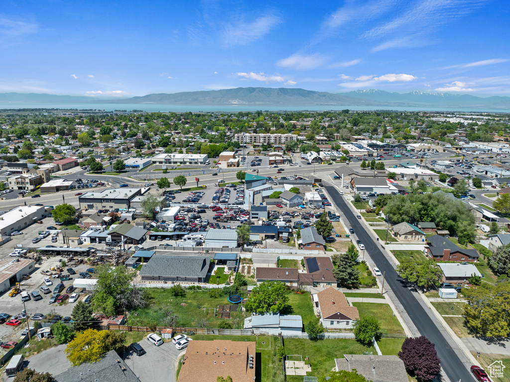 Bird\'s eye view of a mountain backdrop