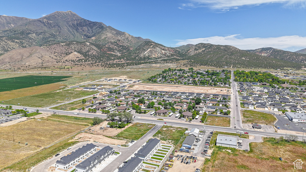Aerial overview of property\\\'s location featuring a mountainous background