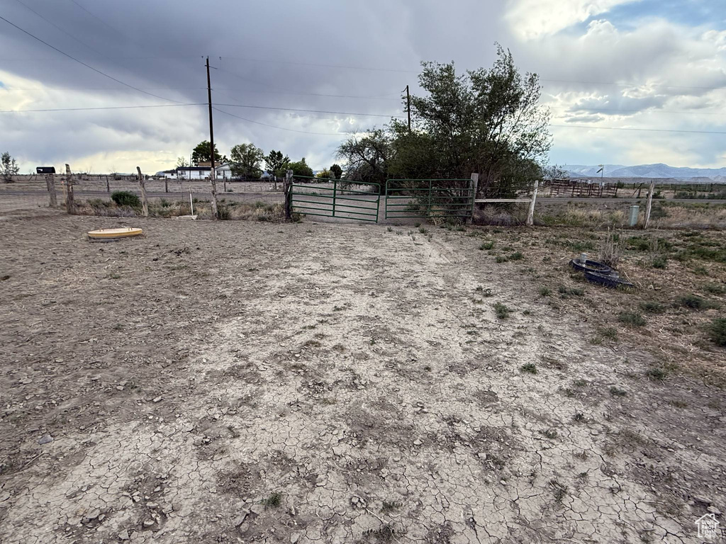 View of yard with a mountain view and a view of countryside