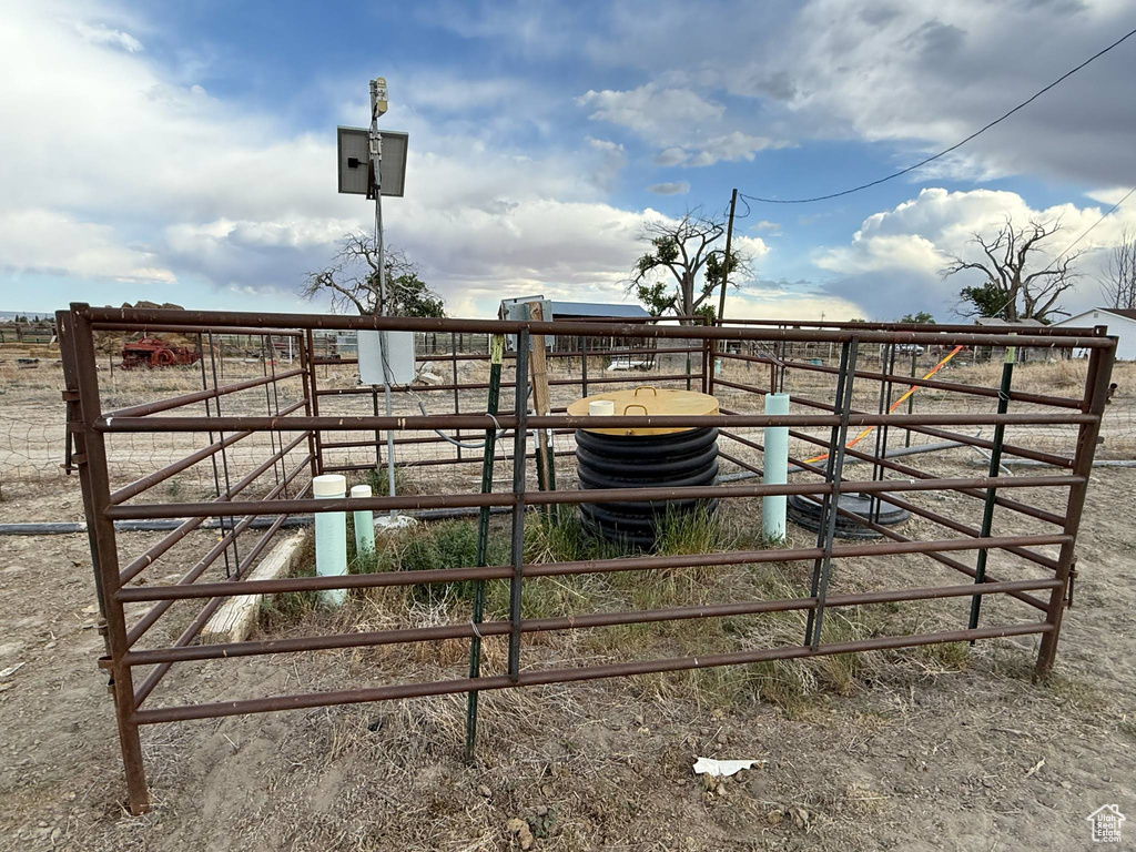 Gate with an exterior structure