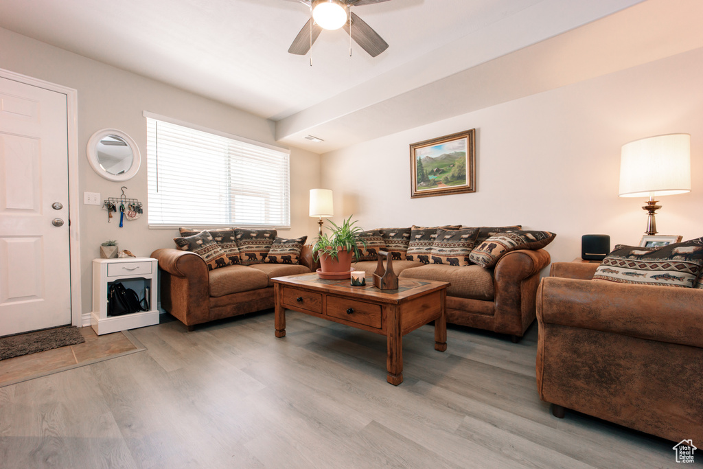 Living area with light wood-style flooring and ceiling fan