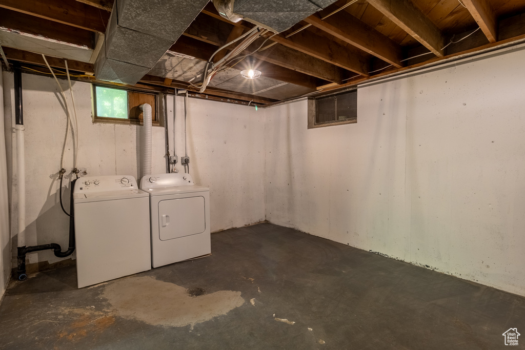 Basement with independent washer and dryer